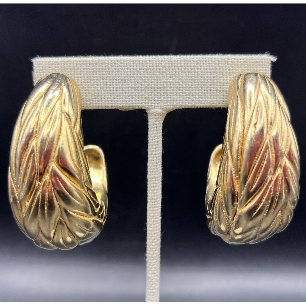 Vintage Trifari TM Hoop Earrings Big Chunky Bold Gold Tone Leaf Textured Pierced
